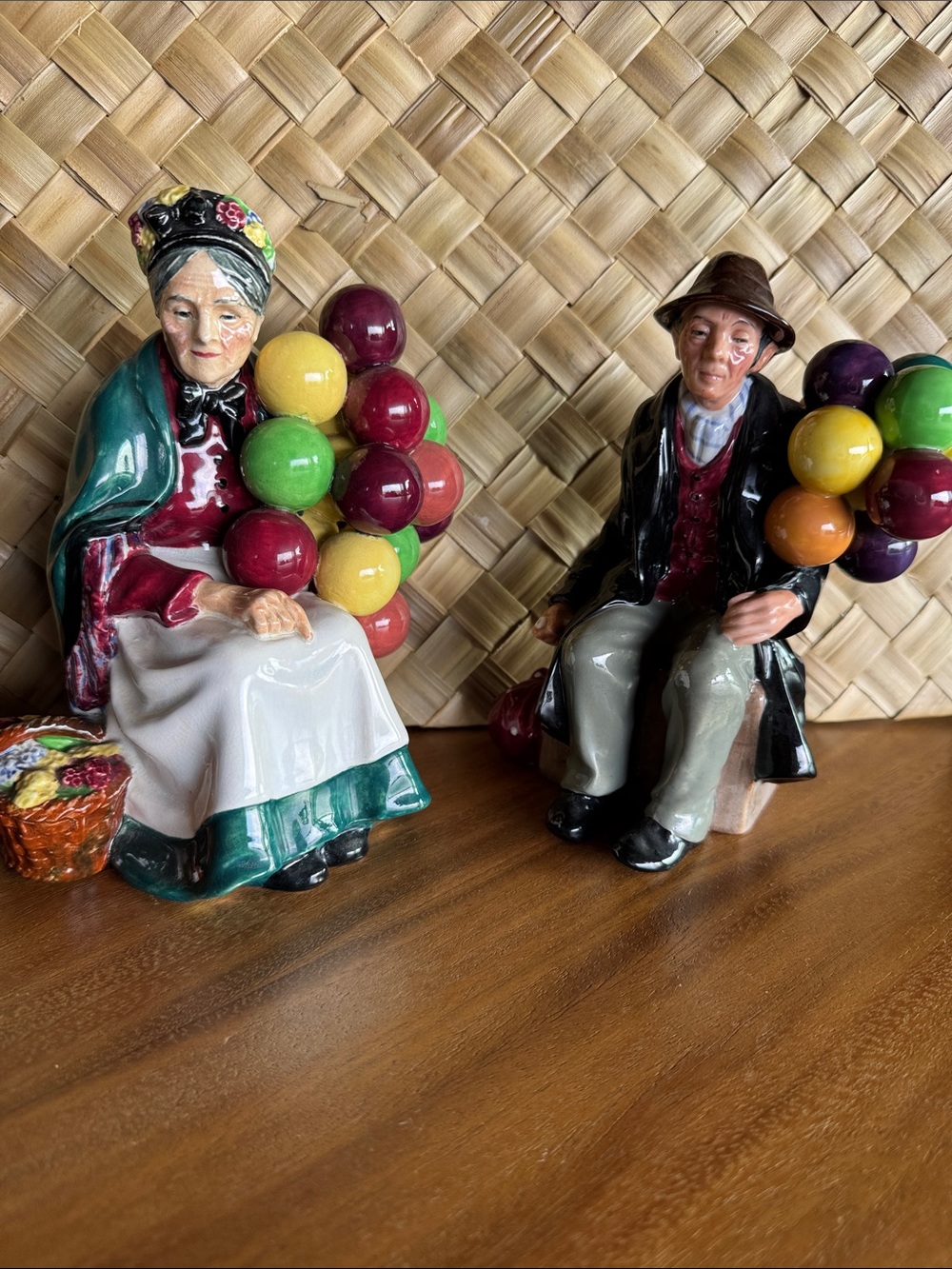 Royal Doulton Vintage 1941 Ceramic Balloon Seller Figurine Pair - Multicolor EUC